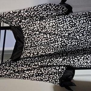 Black/White XL Top